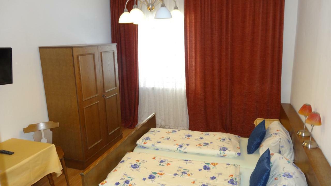 Gasthof Post Hotell Kremsbrucke Rom bilde